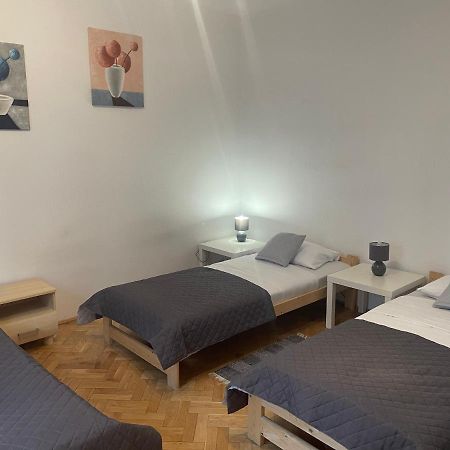 Apartamenty 650 Metrow Od Dworca Przemysl Bagian luar foto