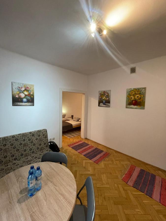 Apartamenty 650 Metrow Od Dworca Przemysl Bagian luar foto