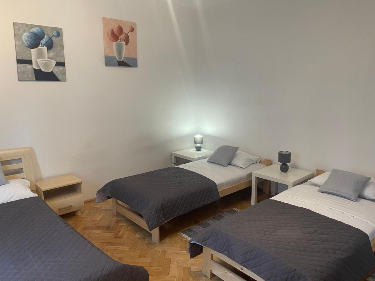 Apartamenty 650 Metrow Od Dworca Przemysl Bagian luar foto